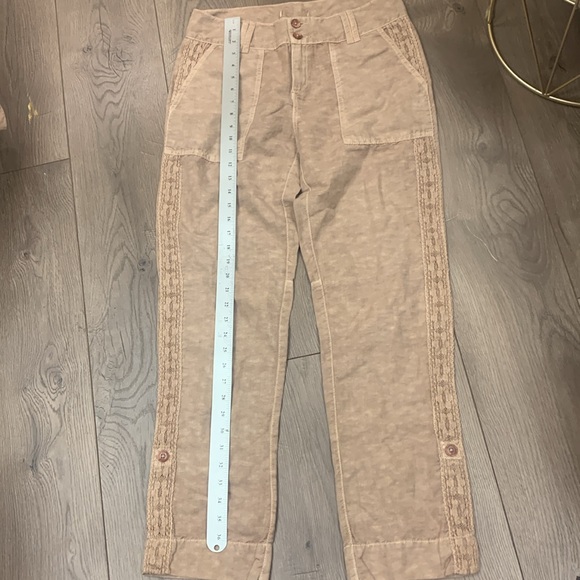 Sundance taupe side crochet lace detail linen blend pants size 6 - Picture 11 of 15
